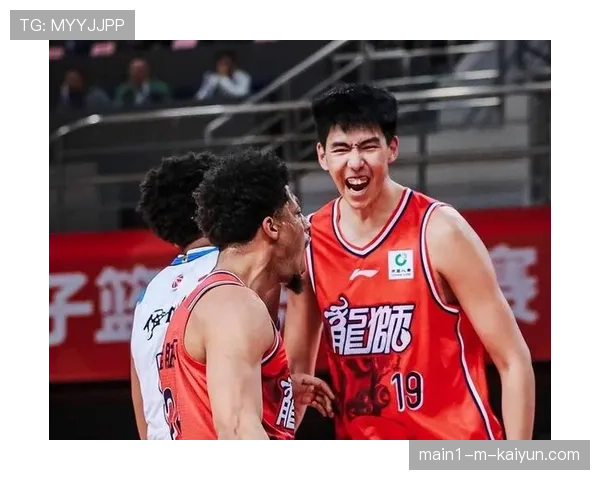 徐昕场均2.3次封盖联盟第一 广州内线新星守护禁区